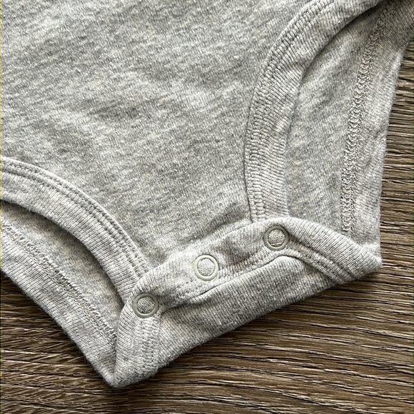 ♻️ 5/$25 ♻️ Carter’s 6 month, dinosaur 2 pc baby set summer denim shorts - Picture 5 of 5